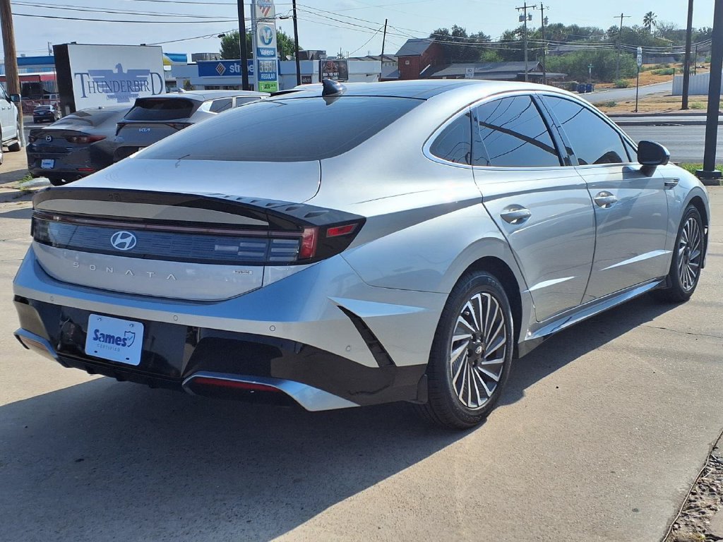 Used 2025 Hyundai Sonata Limited FWD image 8