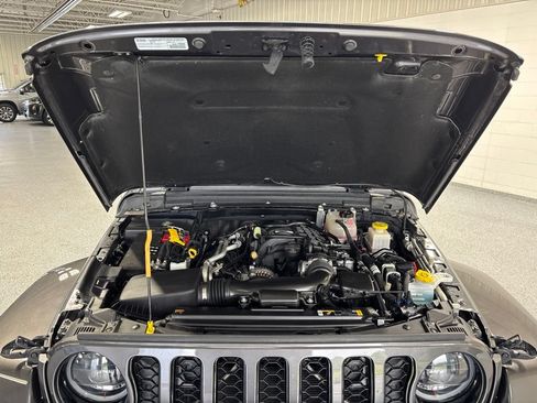 Used 2023 Jeep Gladiator Sport AWD/4WD image 43