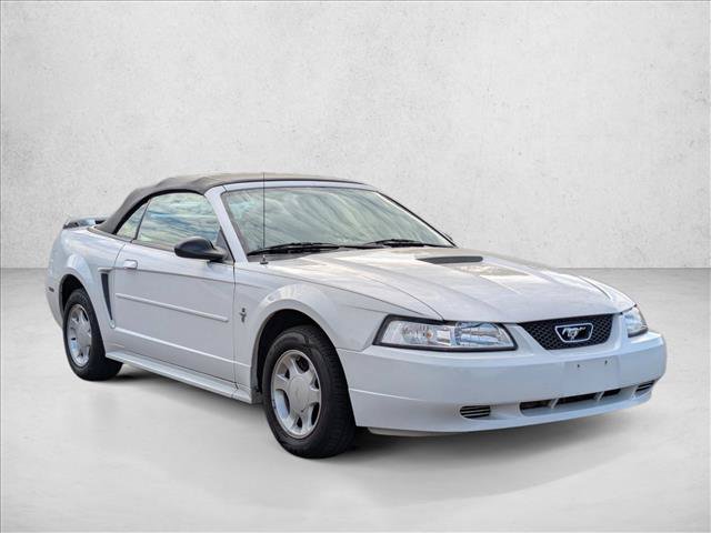 Used 2001 Ford Mustang Convertible RWD image 3