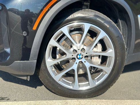 Certified 2024 BMW X5 xDrive40i w/ Premium Package AWD/4WD image 2