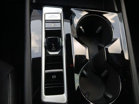 Used 2024 Volkswagen Atlas SE FWD image 10