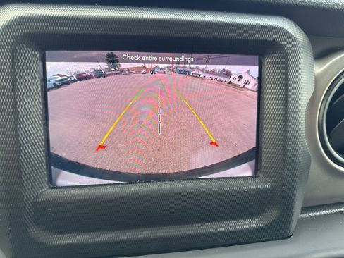 Used 2021 Jeep Wrangler Sport S image 25