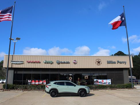 Used 2025 Chevrolet Trax ACTIV w/ Driver Confidence Package image 5