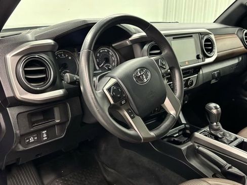 Used 2016 Toyota Tacoma Limited w/ Towing Package image 17