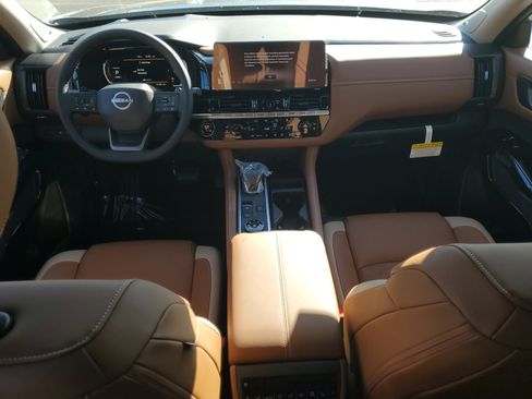 New 2026 Nissan Pathfinder Platinum image 10