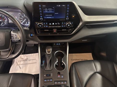 Used 2022 Toyota Highlander XLE image 18