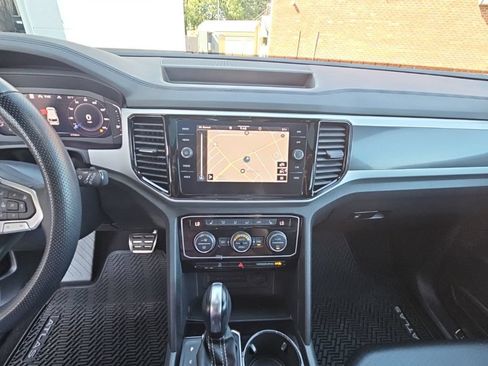 Used 2022 Volkswagen Atlas Cross Sport SEL R-Line AWD/4WD image 14