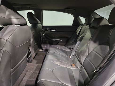 Used 2022 Toyota Avalon Limited image 38