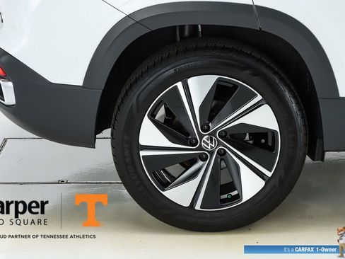 Used 2025 Volkswagen Taos SE w/ Panoramic Sunroof Package image 51