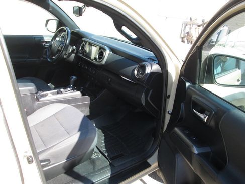 Used 2016 Toyota Tacoma TRD Off-Road w/ Towing Package image 26