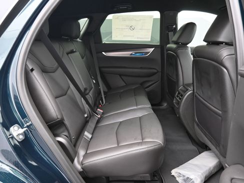 New 2026 Cadillac XT5 Luxury image 12