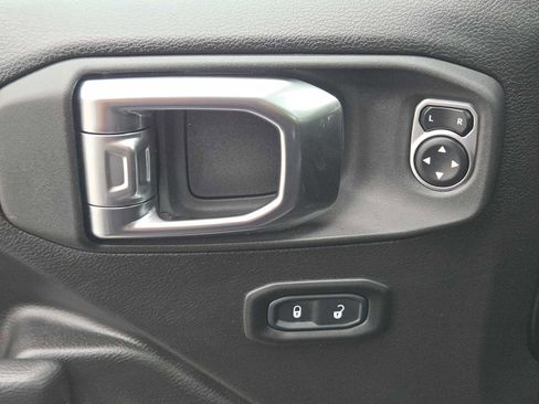 Used 2025 Jeep Wrangler Sport image 21