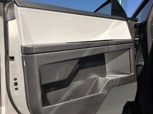 Used 2024 Tesla Cybertruck AWD Crew Cab image 9