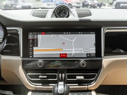 Used 2022 Porsche Macan image 20