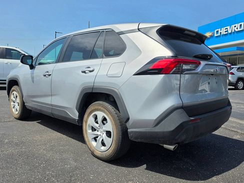 Used 2025 Toyota RAV4 LE AWD/4WD image 4
