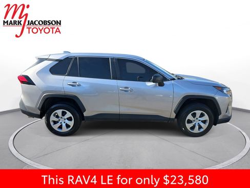 Used 2022 Toyota RAV4 LE image 6
