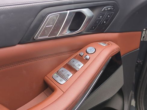 Used 2022 BMW ALPINA XB7 AWD/4WD image 15