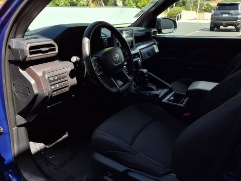 Certified 2025 Toyota Tacoma SR5 AWD/4WD image 15