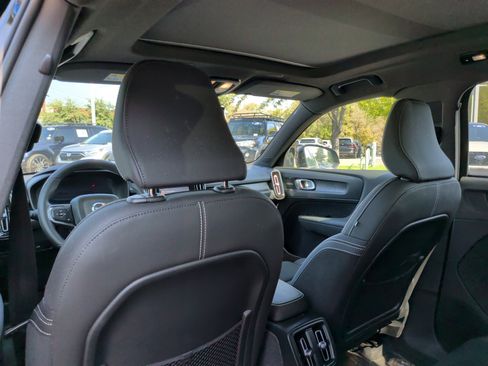 Used 2024 Volvo XC40 Recharge Ultimate w/ Protection Package Premier image 34