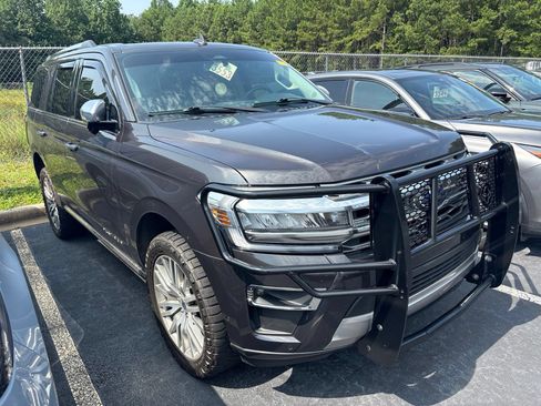 Used 2024 Ford Expedition Platinum RWD image 2