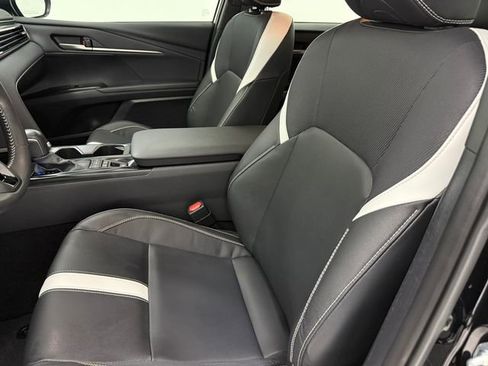 Used 2025 Toyota Camry SE w/ Convenience Package AWD/4WD image 27