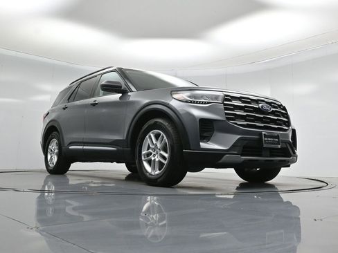 Used 2025 Ford Explorer Active image 45