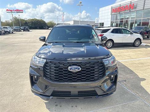 Used 2025 Ford Explorer ST-Line w/ ST-Line Street Pack AWD/4WD image 2