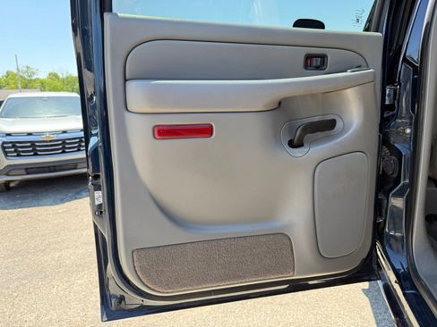 Used 2005 GMC Sierra 2500 SLT w/ Heavy-Duty Power Package AWD/4WD image 17