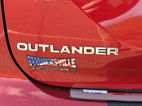 Used 2023 Mitsubishi Outlander SE image 16