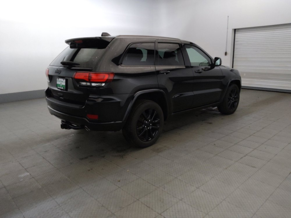 Used 2018 Jeep Grand Cherokee Altitude AWD/4WD image 10