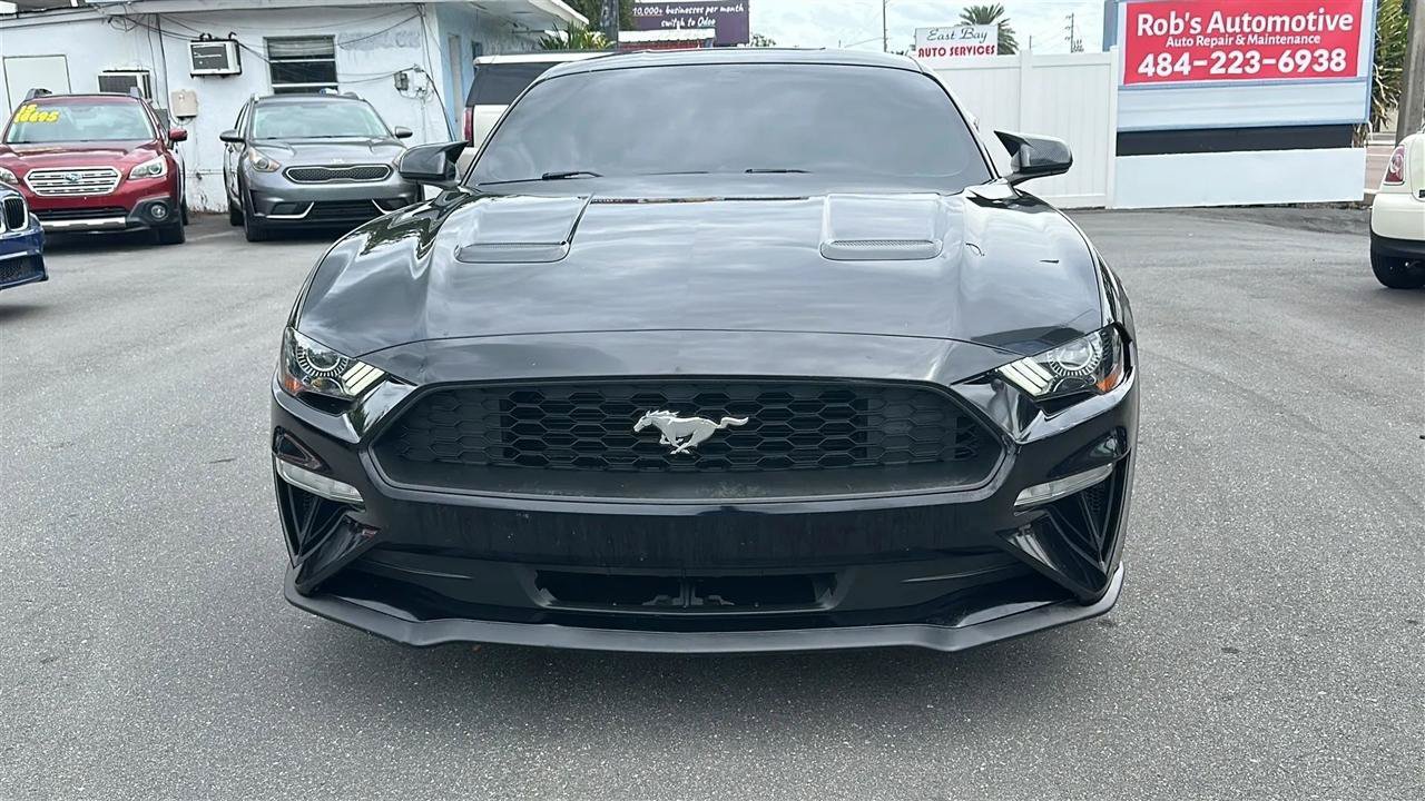 Used 2018 Ford Mustang Coupe RWD image 4