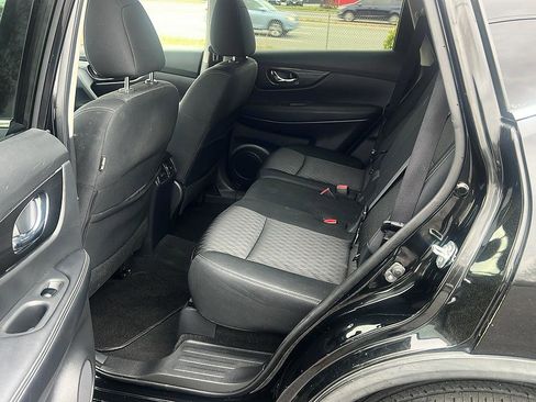 Used 2018 Nissan Rogue SV image 17