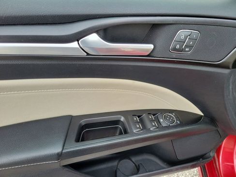 Used 2018 Ford Fusion Titanium image 22