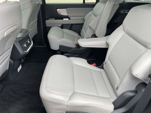 Used 2025 Ford Expedition Active image 12