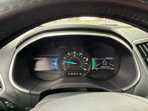 Used 2017 Ford Edge Titanium w/ Equipment Group 302A AWD/4WD image 9