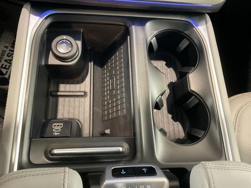 Used 2025 Ford Expedition Platinum w/ Driver's Package AWD/4WD image 21