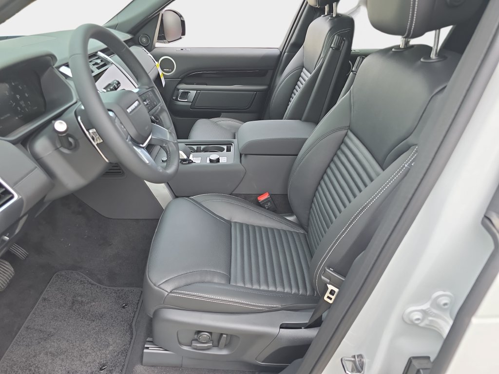 New 2026 Land Rover Discovery S AWD/4WD image 17