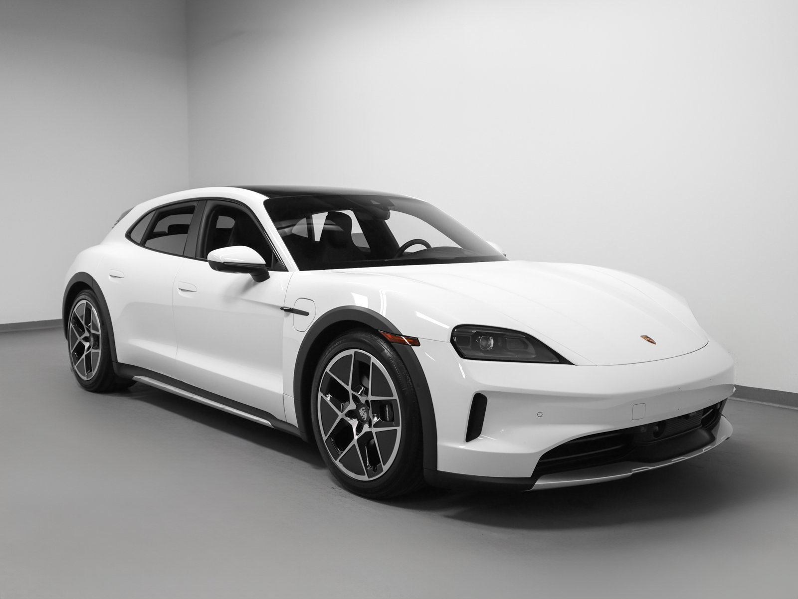 Certified 2025 Porsche Taycan 4 Cross Turismo w/ Premium Package AWD/4WD image 10