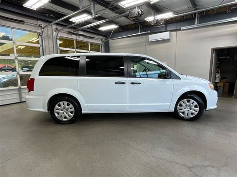 Used 2020 Dodge Grand Caravan SE FWD image 6
