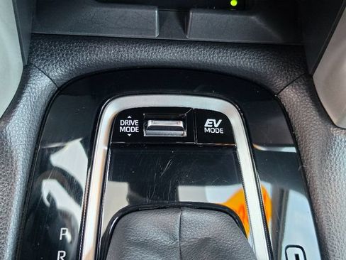 Used 2024 Toyota Corolla Cross AWD Hybrid w/ Moonroof Package image 26