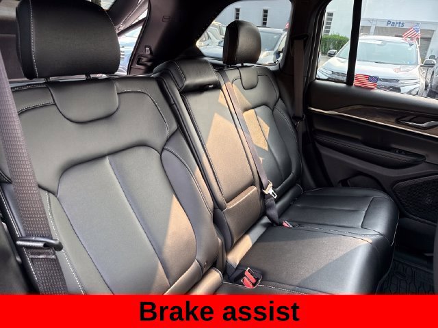 Used 2025 Jeep Grand Cherokee Limited AWD/4WD image 48