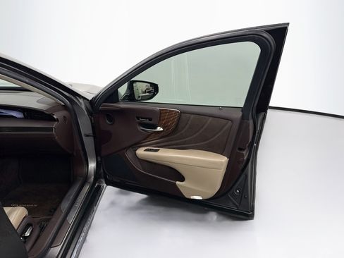 Used 2018 Lexus LS 500 w/ Interior Upgrade Package RWD image 35
