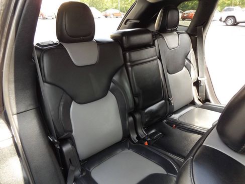 Used 2014 Jeep Cherokee Limited FWD image 23