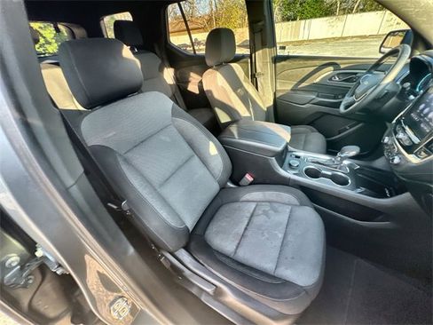 Used 2023 Chevrolet Traverse LT w/ Rear Camera Mirror Package image 27