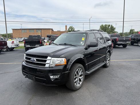 Used 2016 Ford Expedition XLT w/ Equipment Group 201A AWD/4WD image 21