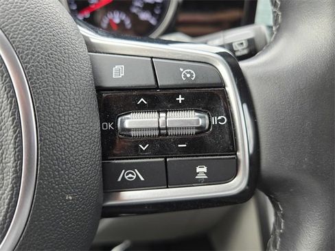 Certified 2024 Kia Carnival EX image 24