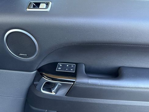 Used 2020 Land Rover Range Rover Sport HSE image 20