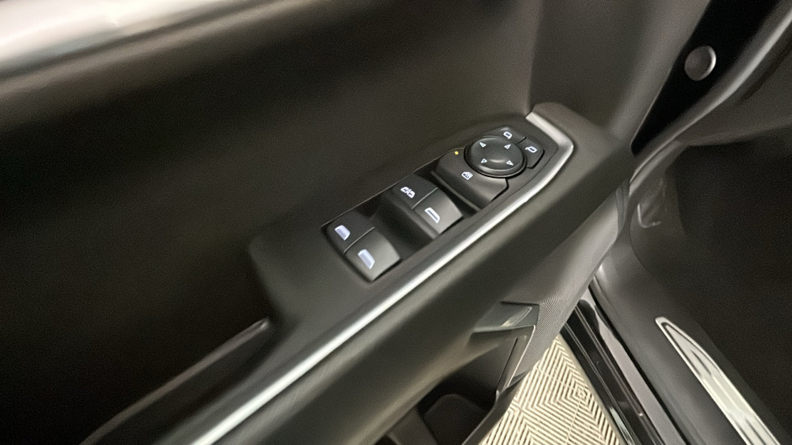 Used 2024 Chevrolet Silverado 1500 LT AWD/4WD image 12