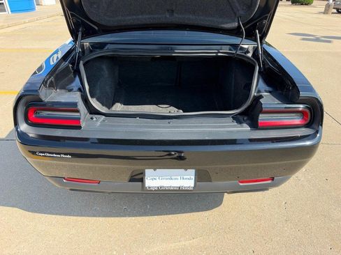 Used 2017 Dodge Challenger R/T RWD image 4