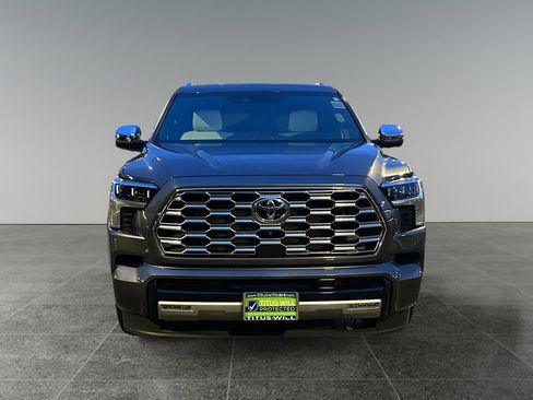 Used 2025 Toyota Sequoia 4WD image 3